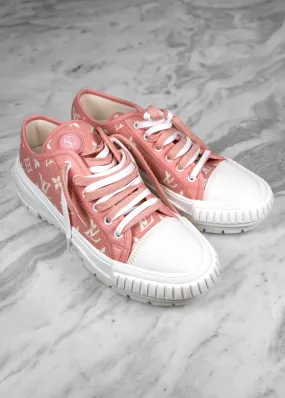 Louis Vuitton Pink Denim Monogram Squad Sneakers